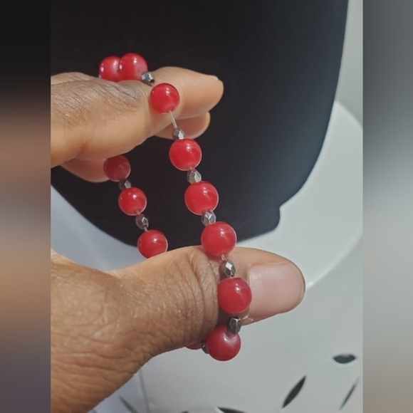 Red and Silver Elastic Bracelet. 🌴 - Picture 4 of 5